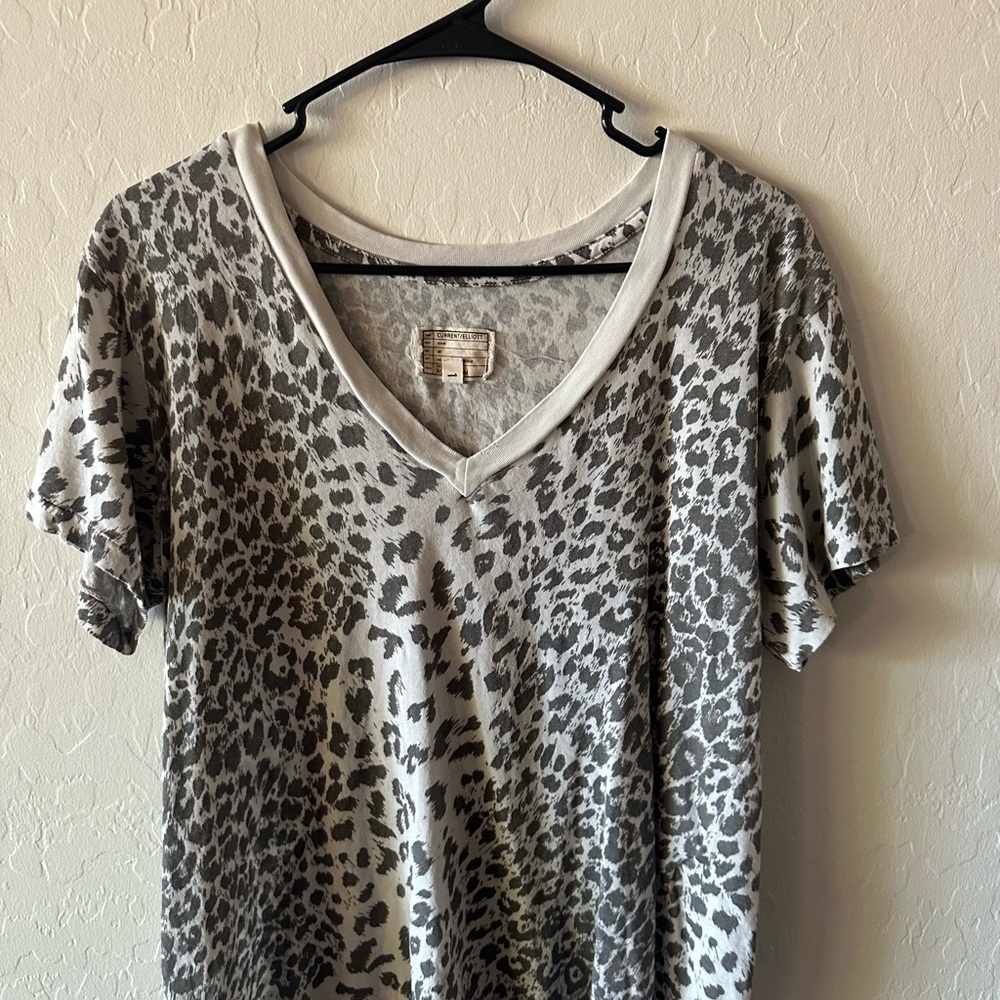 Current/Elliott Gray Leopard Print V-Neck Tee